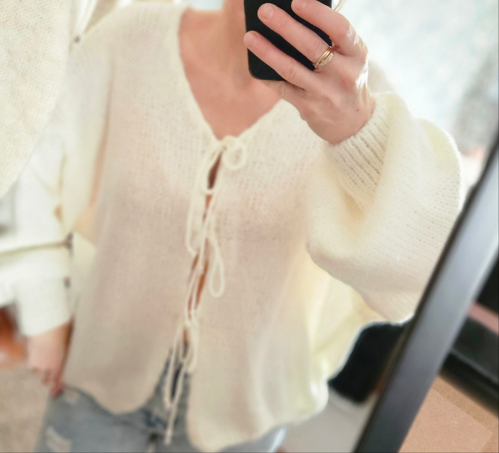 Pull écru à lacets à nouer