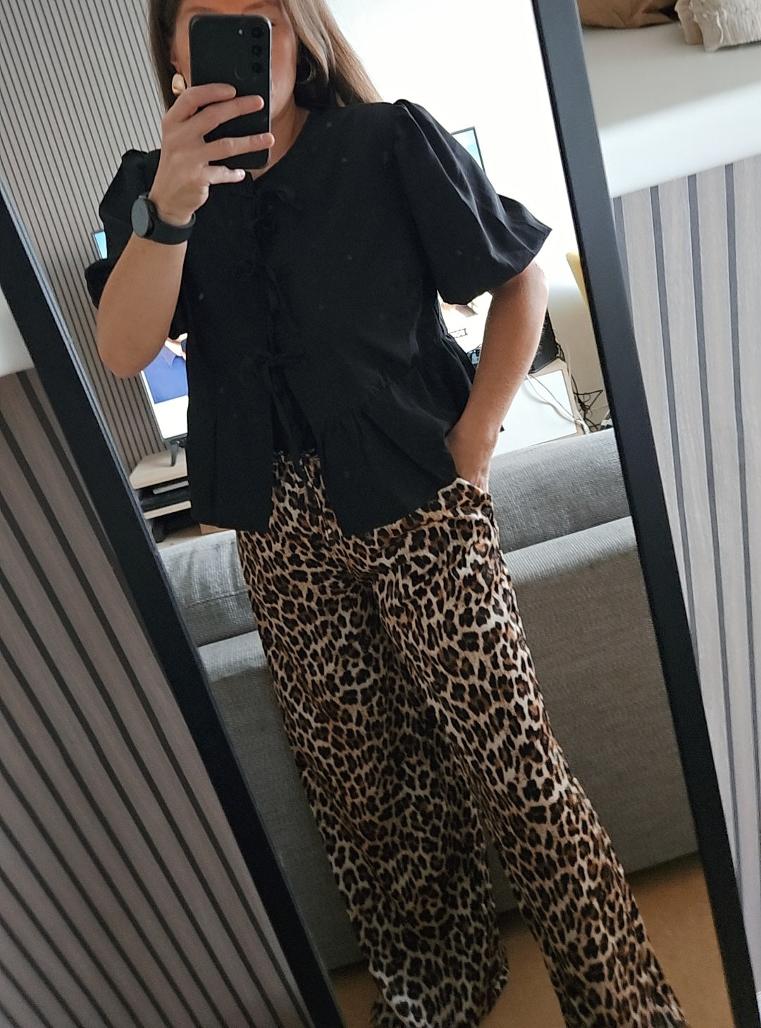 Pantalon imprimé léopard en satin